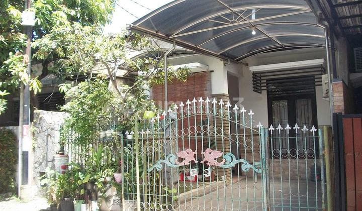 House in Sentra Point Gunung Anyar, Good + Well-Maintained, Suitable for Young Couples, Move-In Ready.