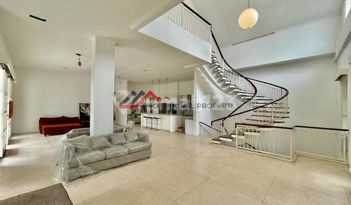 Kebayoran Baru, Rumah Siap Huni Di Lokasi Strategis,