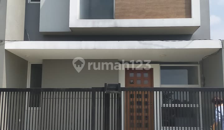 DI JUAL RUMAH SIAP HUNI DI KARANG TENGAH