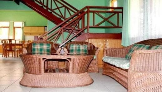 Dijual villa istana bunga lembang