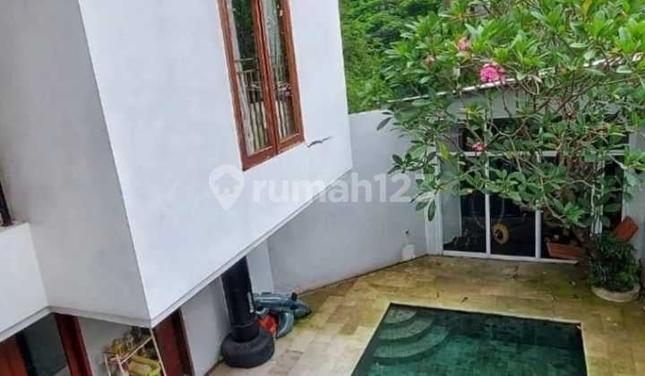 Rumah Bagus dengan Kolam Renang di Bintaro Jaya Sektor 9