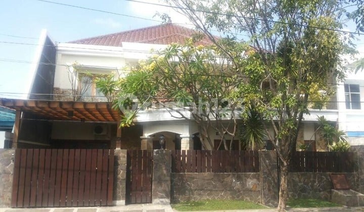 Rumah di Semolowaru Selatan, Full Furnished, ada Taman belakang luas, Siap Huni