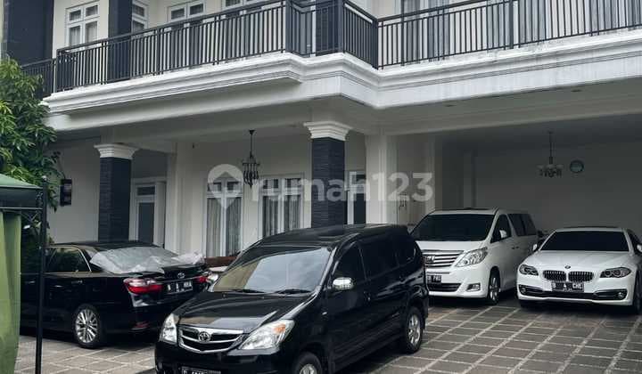 Rumah Modern Minimalis private pool kemang