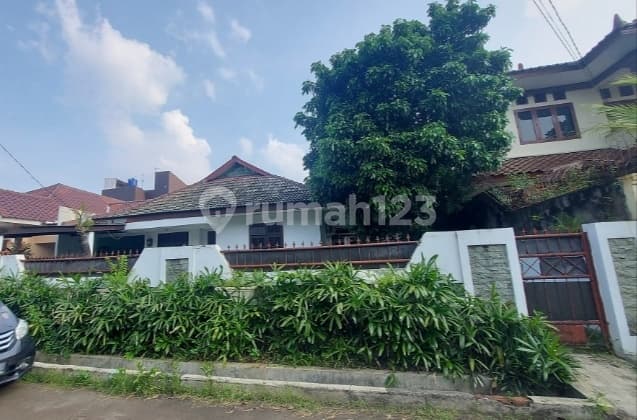 Di Jual Rumah dengan Tanah Luas di Jatikramat Jati Asih Bekasi