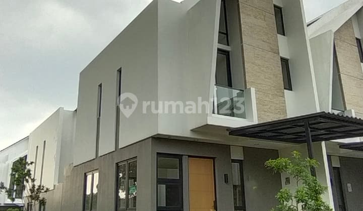Provence Suite Limited Rumah Hoek Brand New Selatan-Barat 2.1M