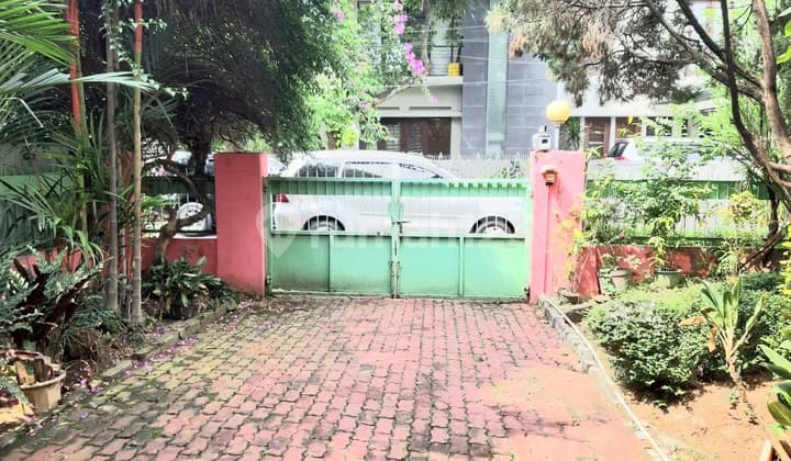 Rumah Lama Dalam Komplek Cilandak Jakarta Selatan