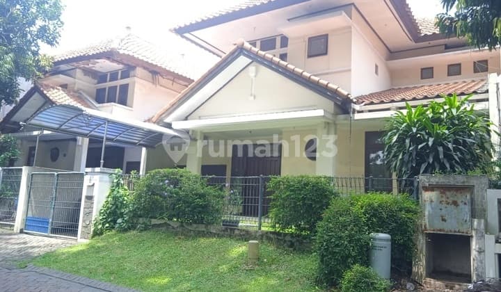 Rumah Full Furnish Disewakan di Graha Family, Surabaya