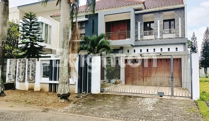 Rumah Mewah 2 Lantai Siap Huni Dijalan Kembar Raya Golf Araya Kota Malang