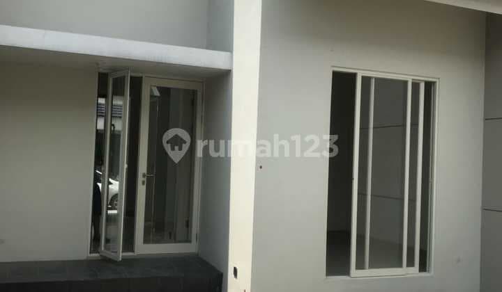 Rumah 2 lantai Dijual di Grand Harvest, Surabaya