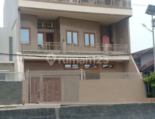 Rumah 3 Lantai Dijual Darmo Indah Timur, Tandes, Surabaya