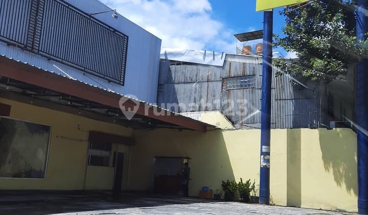 House Strategic Location West Surabaya