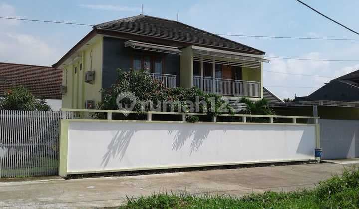 Rumah 2 lt dgn kamar tidur banyak cocok untuk kost2an, harga nego