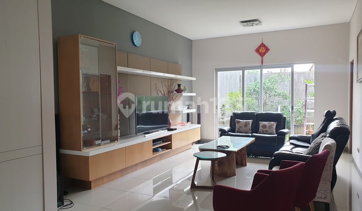 Rumah cantik full furnished di setiabudi regency