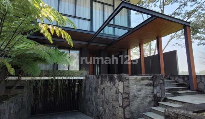 Rumah Mewah Design Modern Tropical, View Danau di Kbp