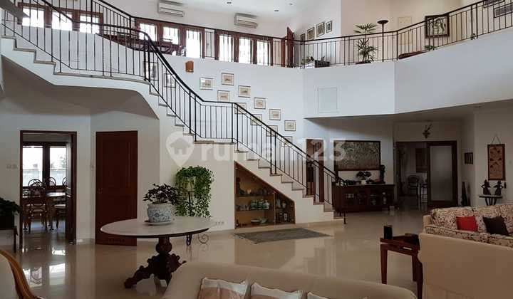 Rumah mewah lingkungan asri dan nyaman di Srengseng. 15504