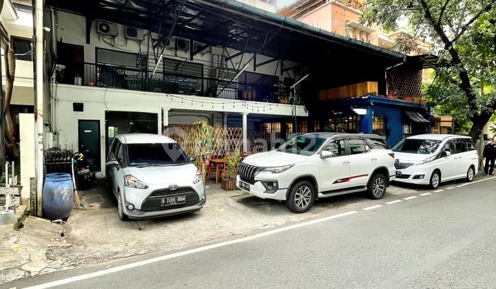 Price drop Premium commercial area location in Menteng, permit allows up to 8 floors.
