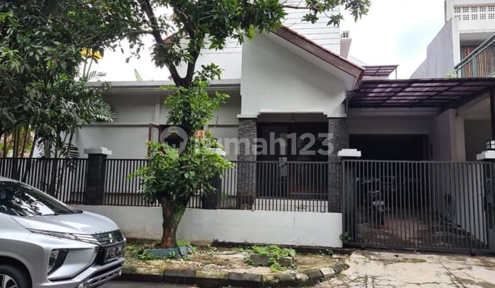 Rumah Dengan Taman Cukup Luas Harga Cukup Bagus Di Cinere