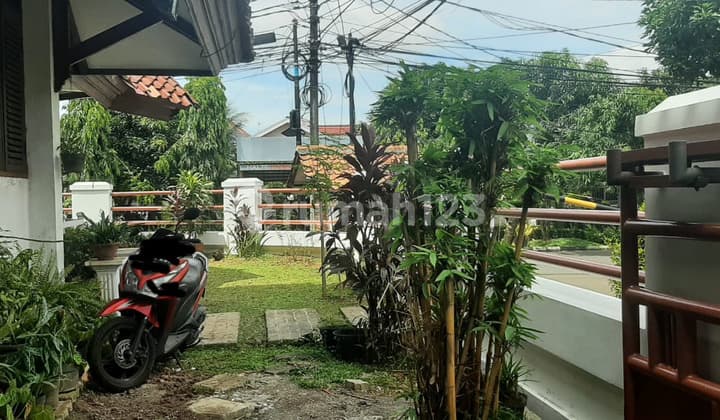 Rumah Pojok Dijual Cepat Semi Furnished Bintaro Jaya