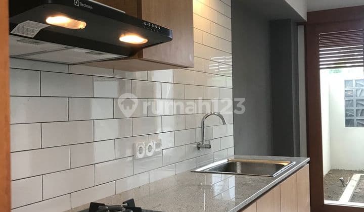 Rumah Semi Villa One Gate System Sangat Dekat Padonan Canggu dengan View Sawah Nyaman Akses Mobil Papasan Dekat ke Kapal ,, Padonan Canggu dan Gatot Subroto Barat