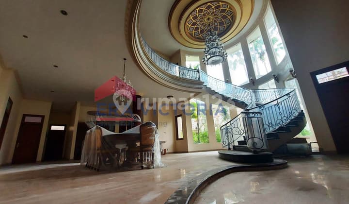 Super luxury house in Perum Araya Golf Cluster