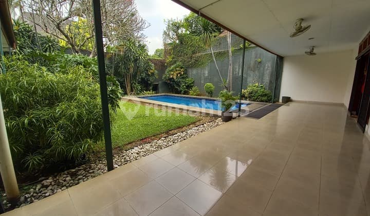 House with garden and swimming pool in Kemang