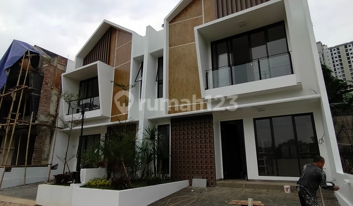 New beautiful ready-to-occupy tropical modern minimalist model house in a cluster near Desari toll via.