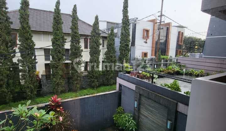 Rumah Lux Sukaluyu Surapati Bandung Ada Kolam Renang