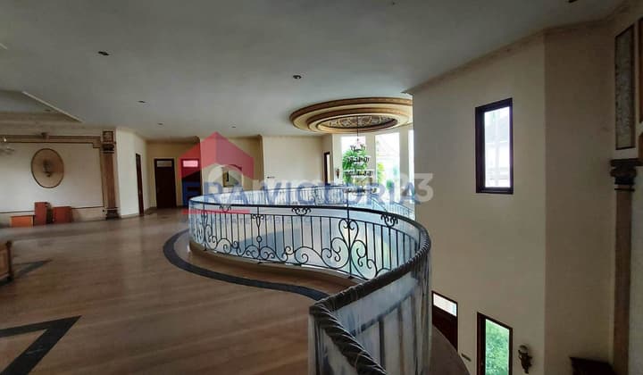 Rumah Bangunan Besar 2 Lantai, Mewah & Megah Di Poros Araya Cluster Golf