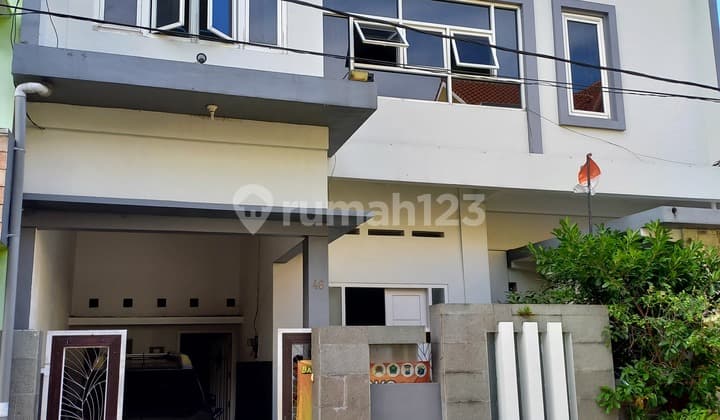 Rumah 2 Lantai banyak kamar di jl. Bunga Merak Soehat