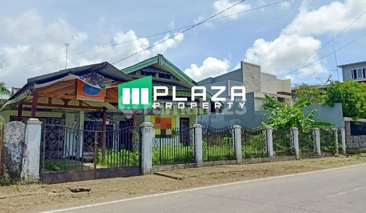 Old House Cheap Price on Bonto Mangape Street, Downtown Makassar