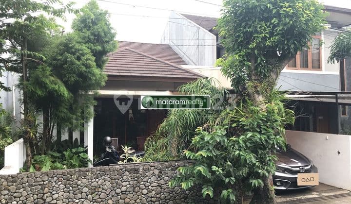 Rumah Sangat Bagus Siap Huni di Cigadung, Dago, Dalam Komplek