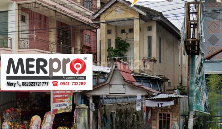 Rumah Pinggir Jalan Ramai Di Dalam Kota Samarinda