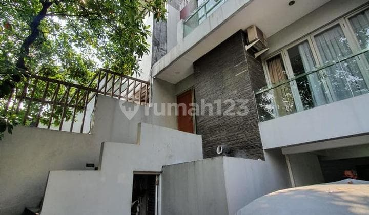 Rumah minimalis di Pondok Indah Jakarta Selatan