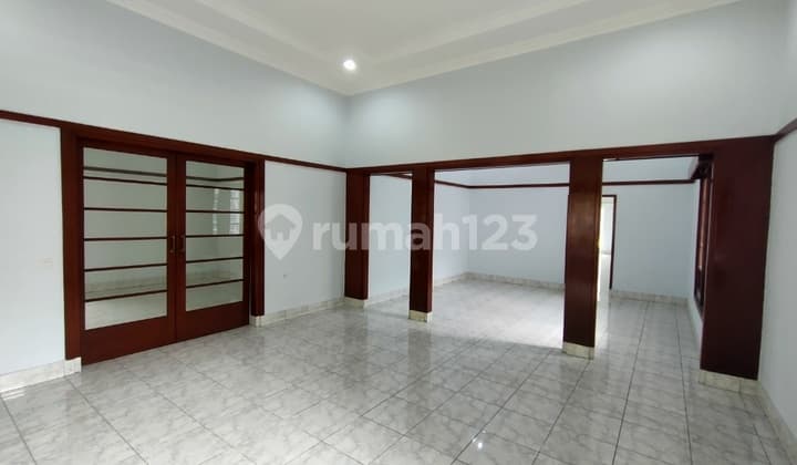 GOOD, SPACIOUS, READY TO OCCUPY. Suitable for Office.