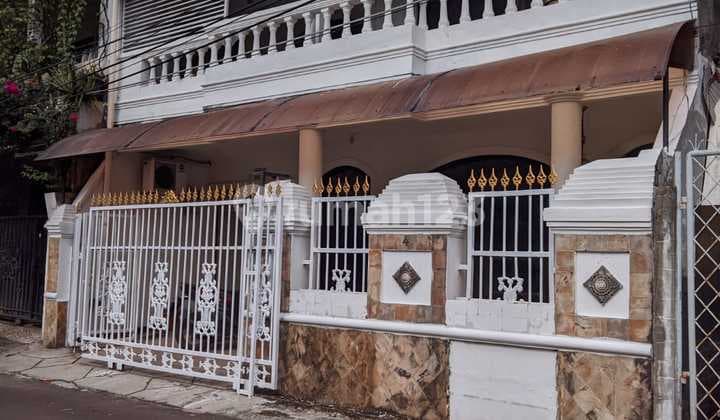 RUMAH SIAP HUNI DI TEBET LOKASI BAGUS HARGA TERJANGKAU