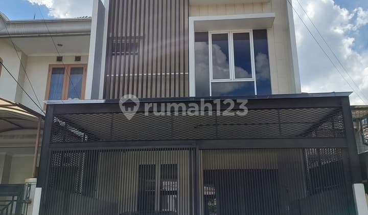 Rumah 3 Lantai di Taman Aries Meruya Jakarta Barat