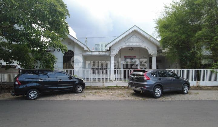 Villa di Jalan Timor Dekat Perintis