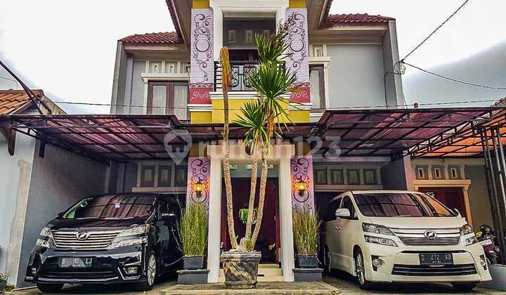 Rumah Exclusive Furnished Dalam Perumahan