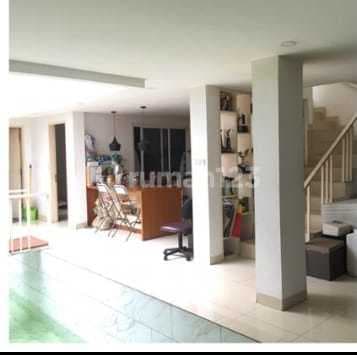 Rumah Cantik dengan Letak Terstrategis di Pejompongan