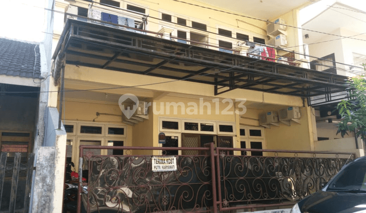 Rumah kost aktif, bersih, selangkah ke Untag dan Unitomo