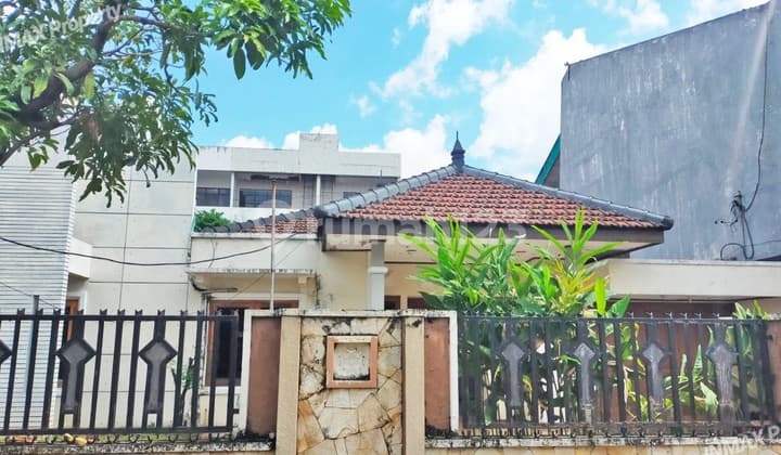 For rent: large, nice, strategic house, ready to occupy, Mayjend Sungkono.