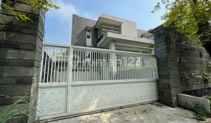 Rumah 3 Lantai, Komplek Elit Setrasari, Sangat Lux Siap Huni