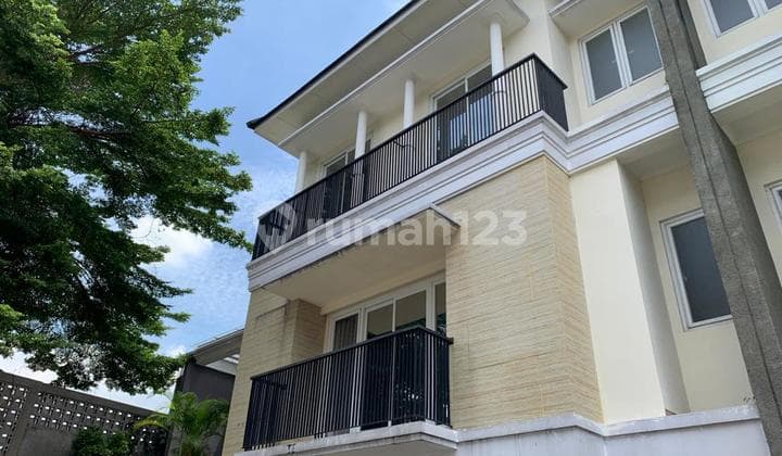 Rumah siap huni didalam Townhouse, Dengan Private Pool