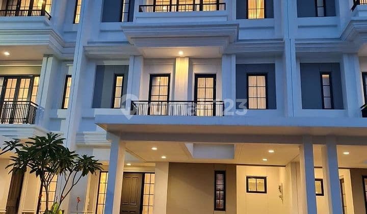 Rumah Mewah 3 Lantai di Winona Alam Sutera, Tangerang