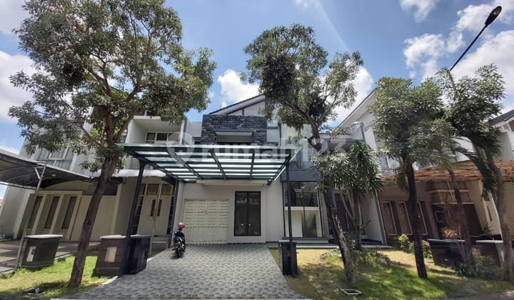 Pakuwon Indah One Golf Terrace - Minimalis Full Renov seperti Baru