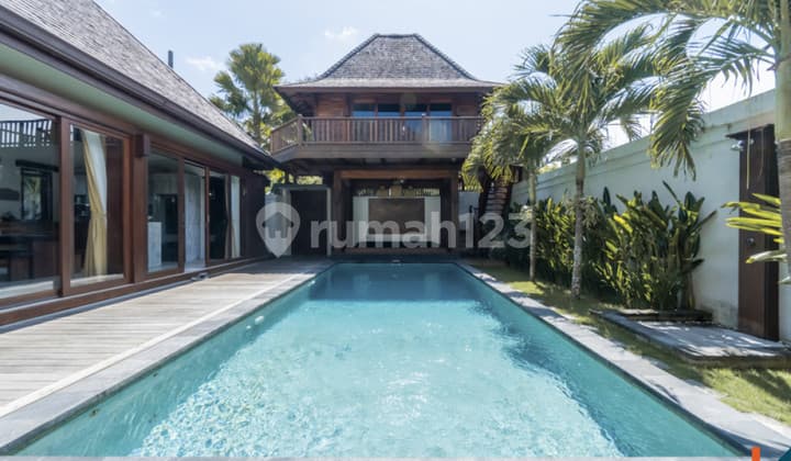STYLISH FOUR BEDROOMS FREEHOLD VILLA IN PECATU VL2470