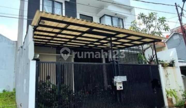 Hunian 3Lantai bebas banjir Hadap Selatan di Taman Aries