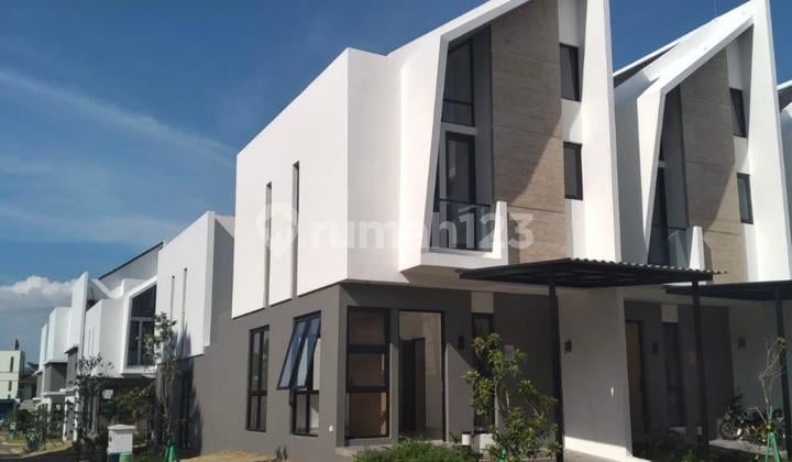 Rumah baru minimalis belum pernah dipakai lokasi strategis BSD