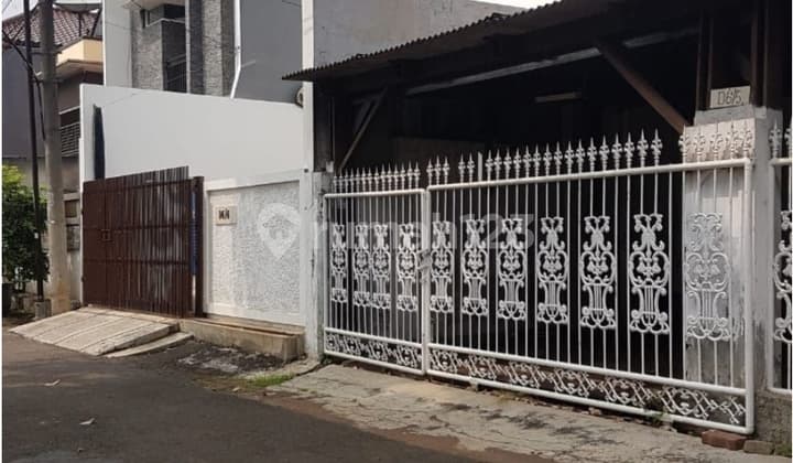 Rumah tua Aries HITUNG TANAH