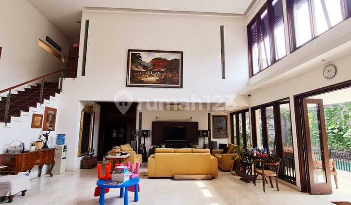 Rumah Bagus Dengan Kolam Renang Di Menteng Bintaro Sektor 7.